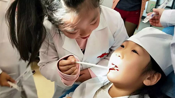 小小牙医的临床实践活动现场