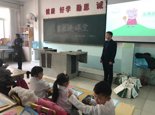 孙周口腔到星海艺校参加“家长进课堂”爱牙护牙知识讲座