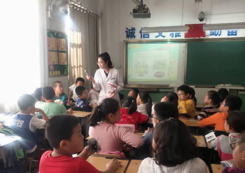 烟台孙周口腔进文化路小学举办儿童口腔保健课堂